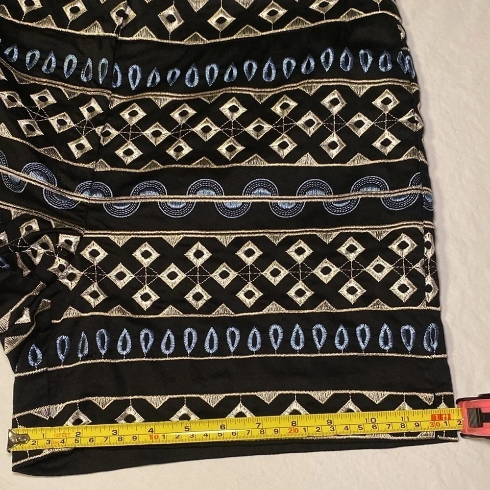 White House Black Market Women’s Chino Embroidered 5 Inch Short Size 10 NWOT